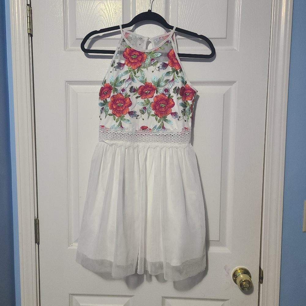 Amy Byer Beautiful White floral Dress